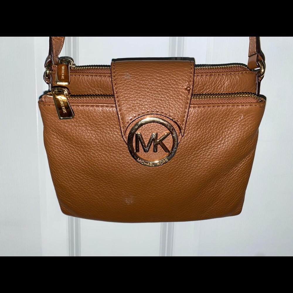 Micheal Kors cross body bag